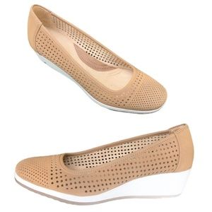 NWOT! Naturalizer Becky slip-on wedges
